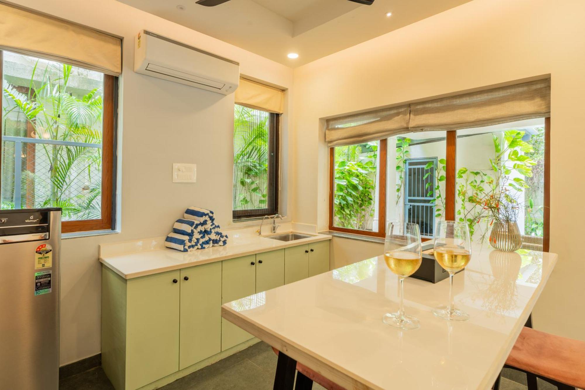 Elivaas 3 Bhk Pvt Pool & Bar - Villa Valerie Oxel ภายนอก รูปภาพ